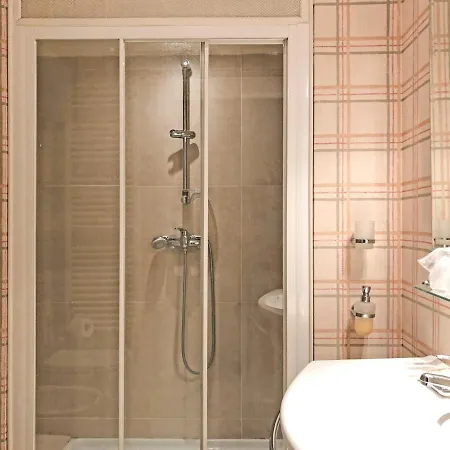 Sleeps 12 With Pool Air Con And Wifi *